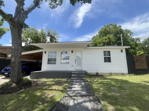 204 E Carpenter Avenue