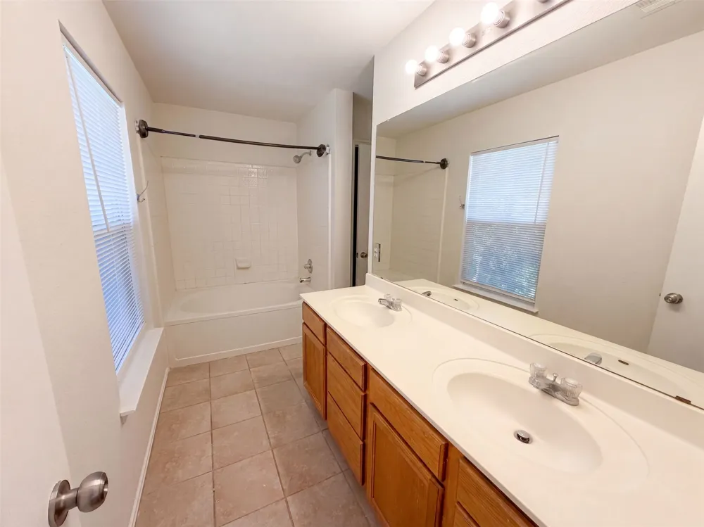 305 Edgewood Cove Leander, TX 78641