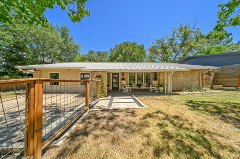 2215 Alta Vista Avenue