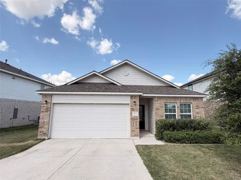 1104 WHIPPLETREE TRAIL