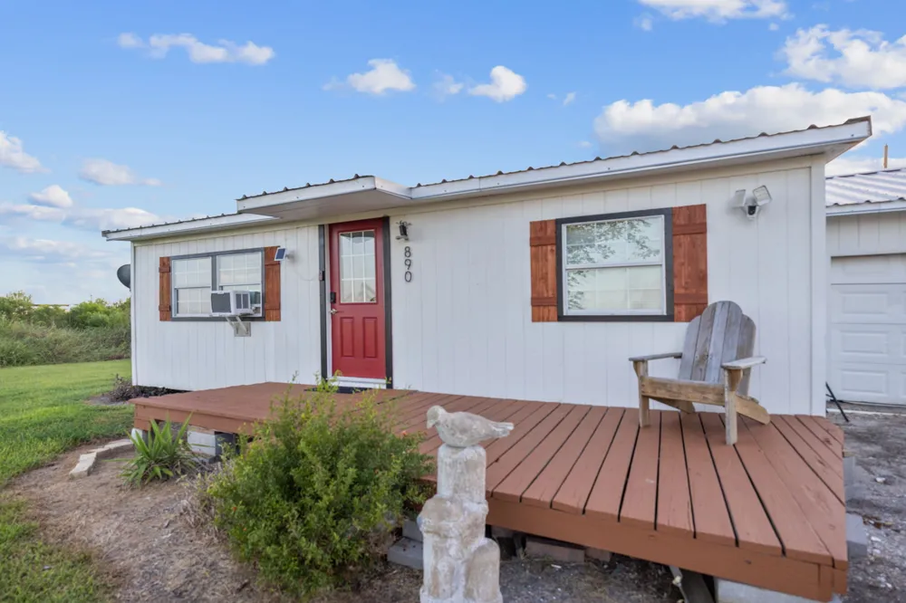 890 Quailrun Avenue Port Lavaca, TX 77979