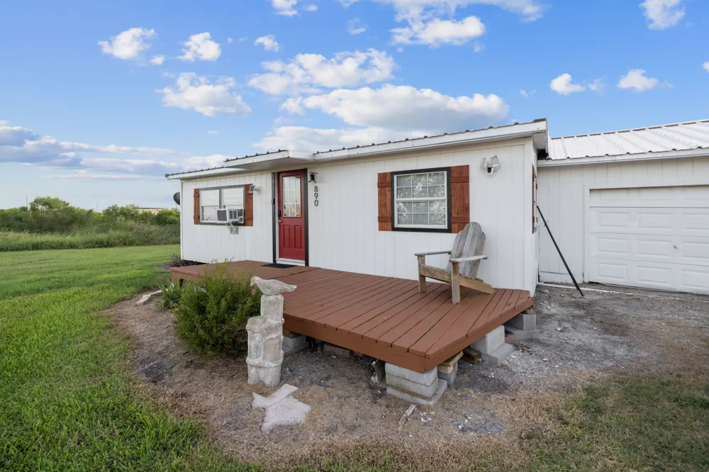 890 Quailrun Avenue Port Lavaca, TX 77979