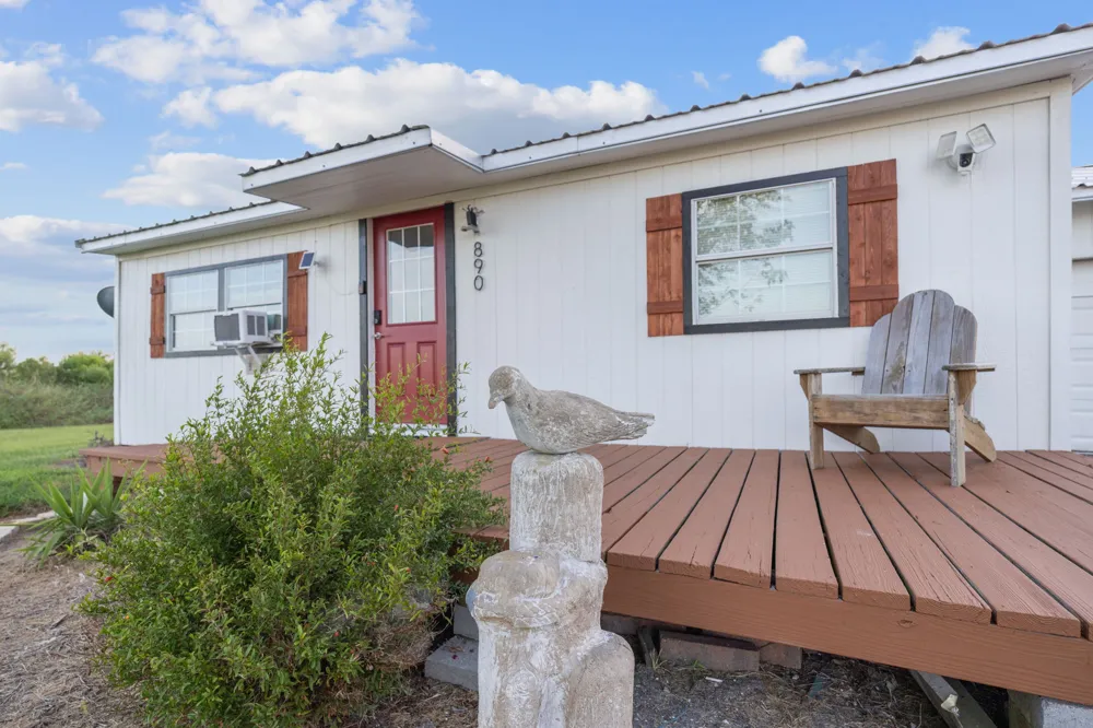 890 Quailrun Avenue Port Lavaca, TX 77979