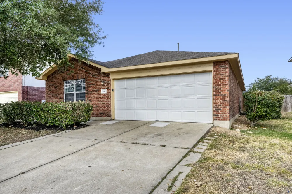 211 Remington Run Bastrop, TX 78602
