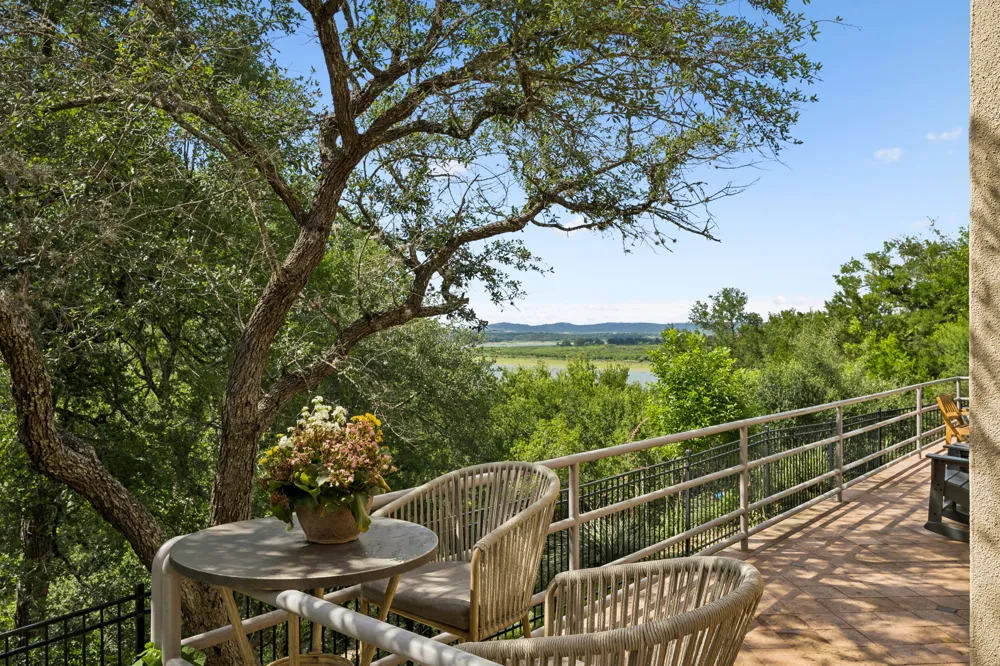 26310 Countryside Drive Spicewood, TX 78669