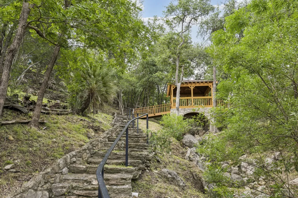 26310 Countryside Drive Spicewood, TX 78669