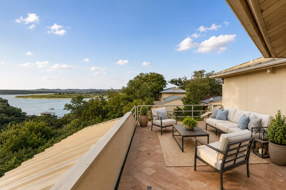 26310 Countryside Drive Spicewood, TX 78669