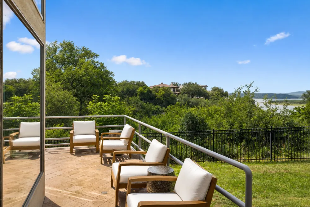 26310 Countryside Drive Spicewood, TX 78669