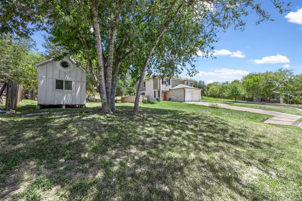 5706 Spring Meadow Road Austin, TX 78744