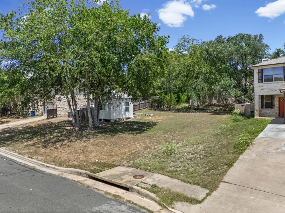 5706 Spring Meadow Road Austin, TX 78744