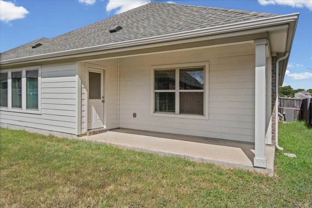 277 Spinnaker Loop Kyle, TX 78640
