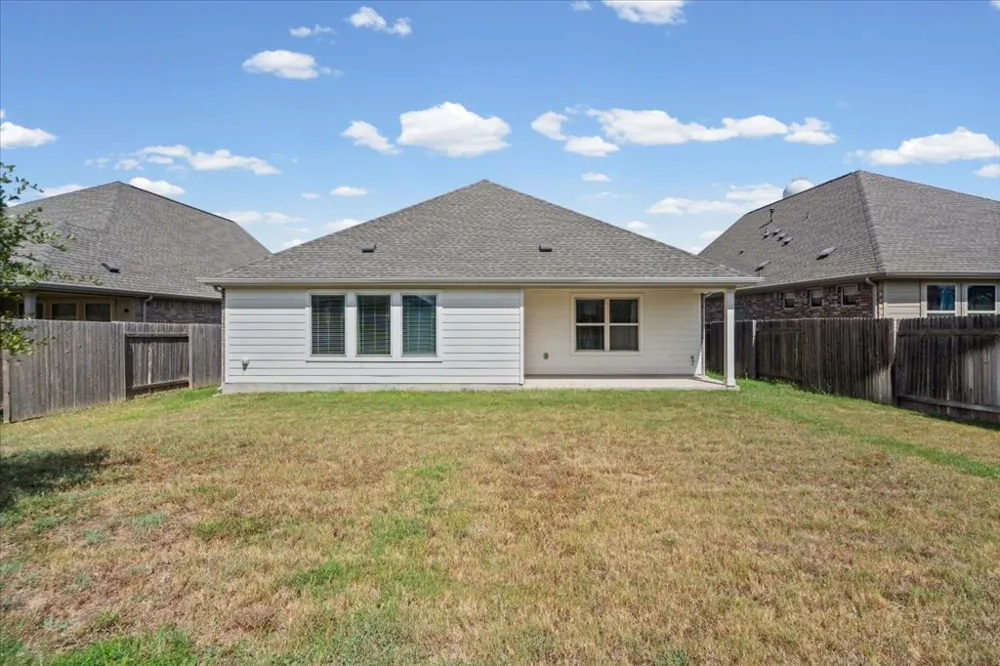 277 Spinnaker Loop Kyle, TX 78640