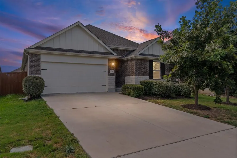 277 Spinnaker Loop Kyle, TX 78640