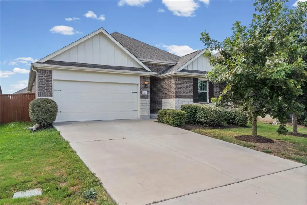 277 Spinnaker Loop Kyle, TX 78640