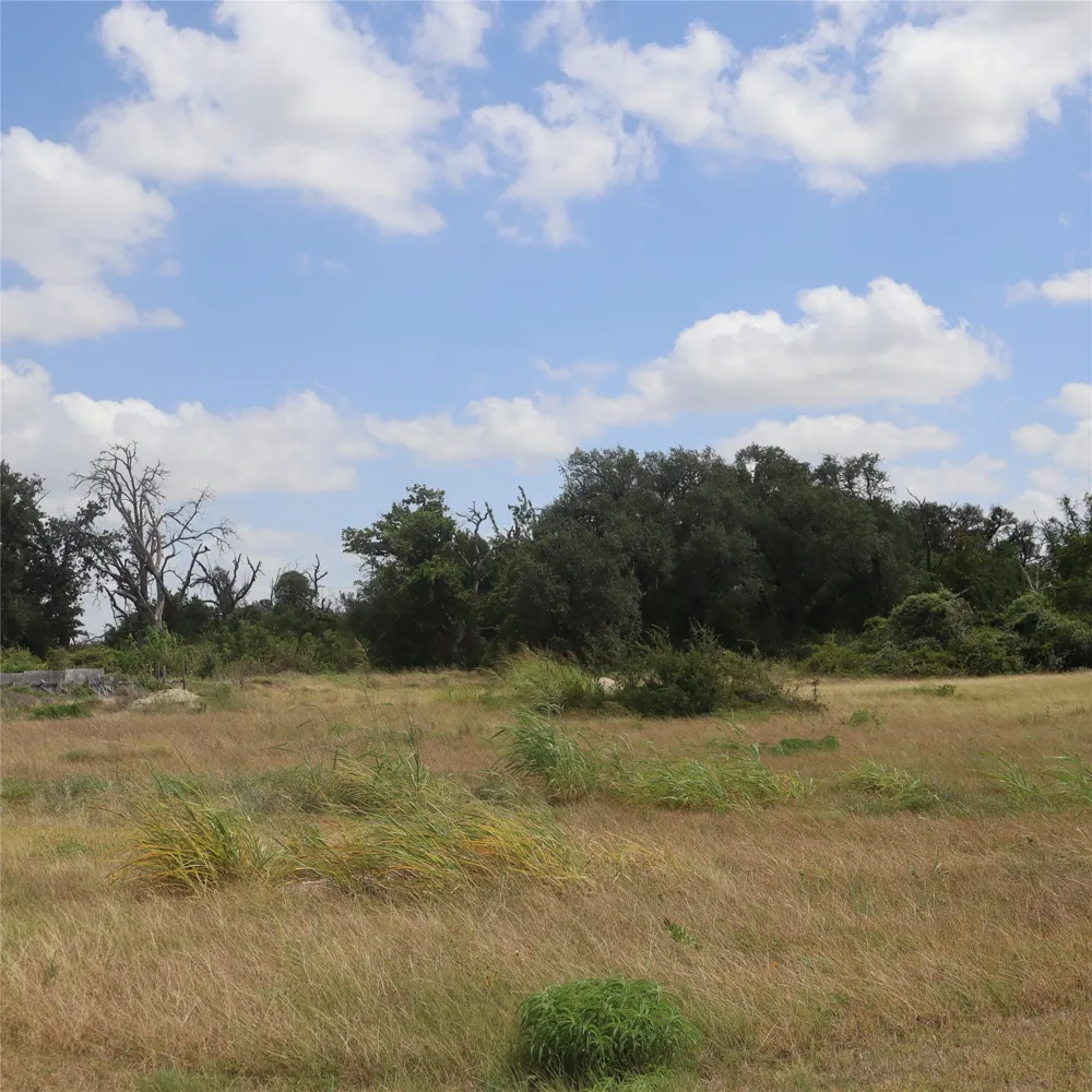 104 Mesones Road Florence, TX 76527