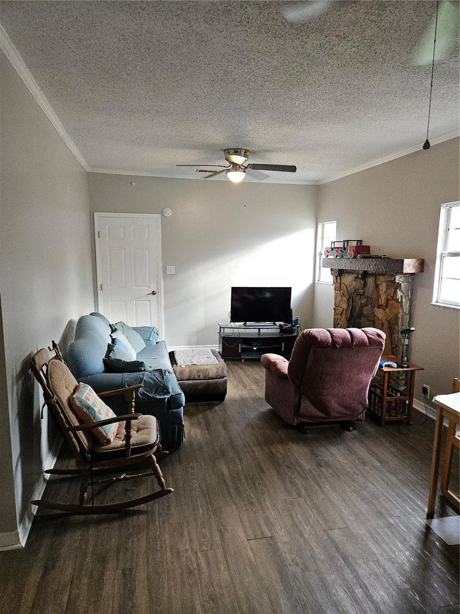 220 DIXIE HIGHWAY Auburndale, FL 33823
