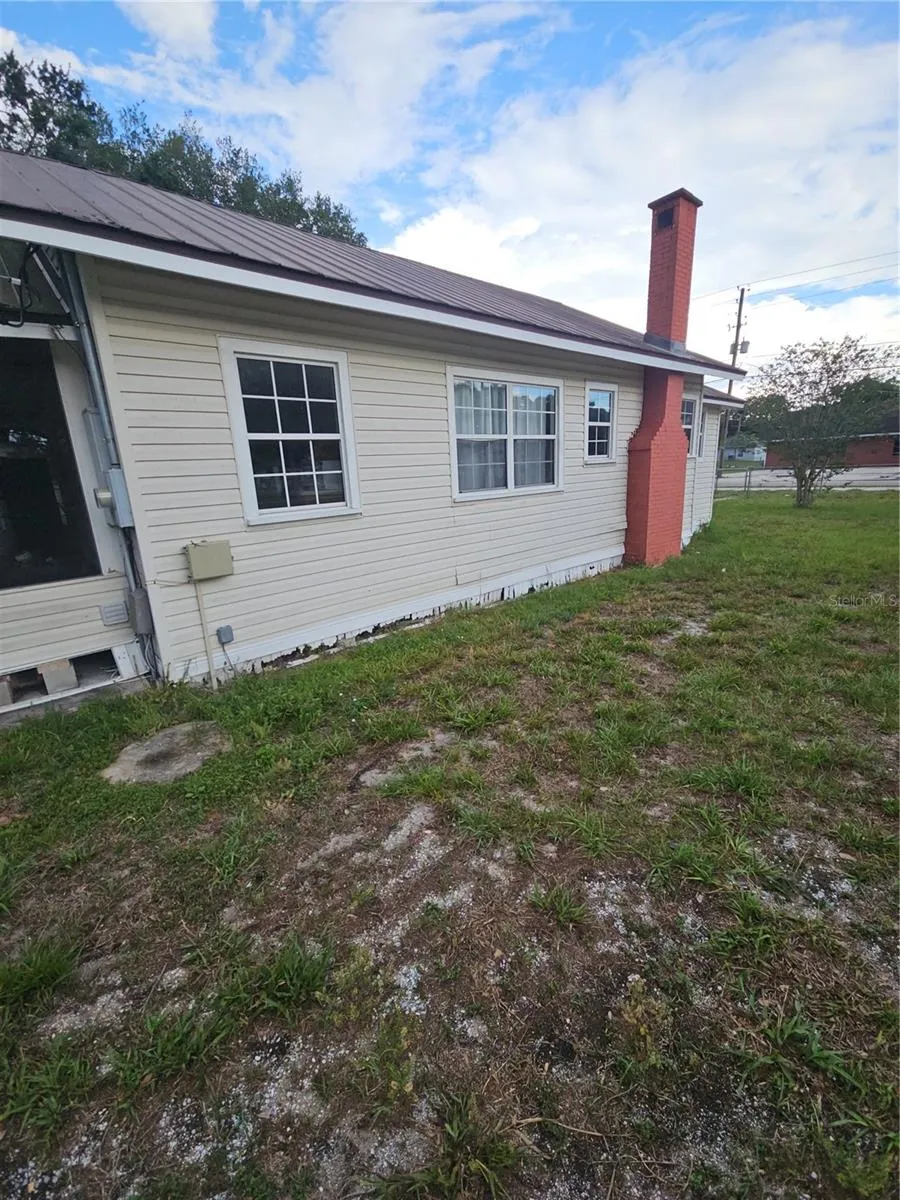 220 DIXIE HIGHWAY Auburndale, FL 33823