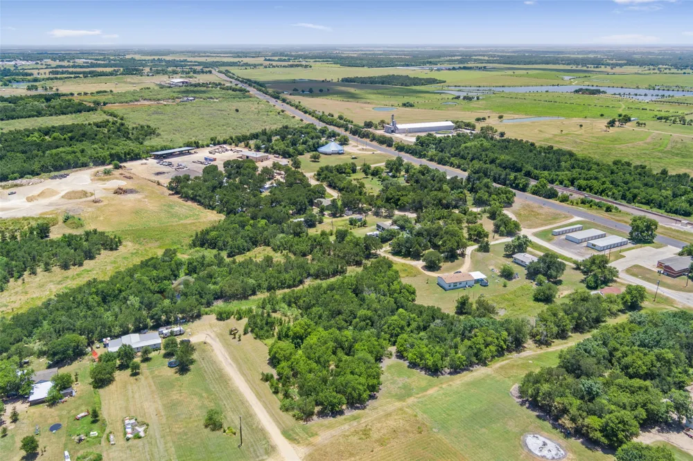 24485 E Avenue C Buckholts, TX 76518