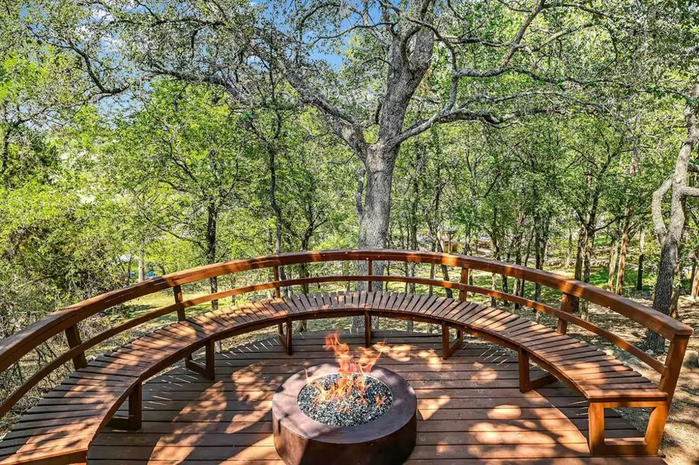 25404 Cove Drive Spicewood, TX 78669