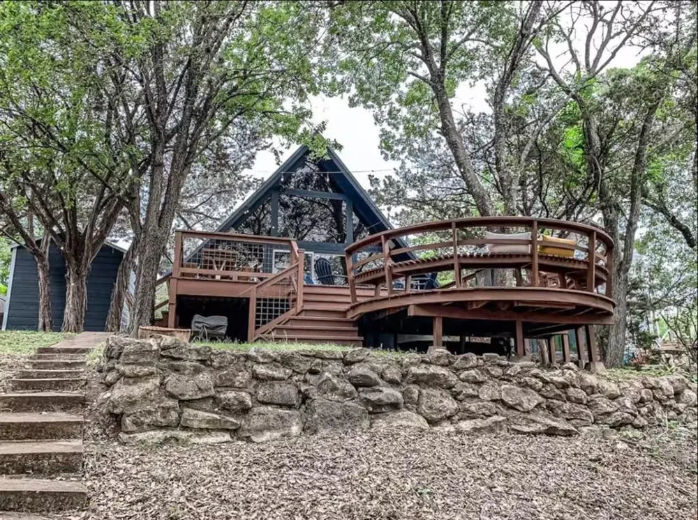 25404 Cove Drive Spicewood, TX 78669