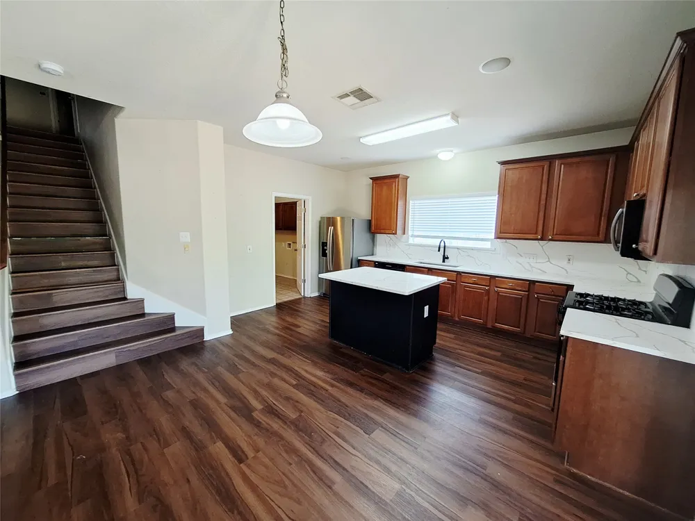 407 W South Street Leander, TX 78641