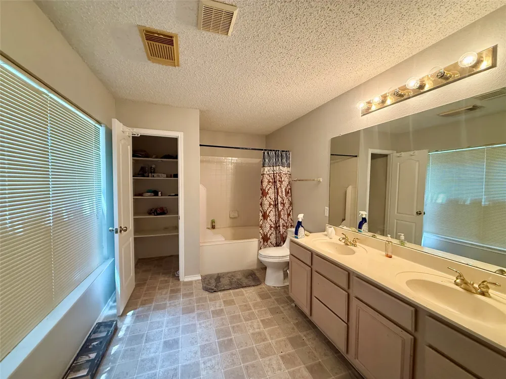 3085 Crestmont Lane Kyle, TX 78640