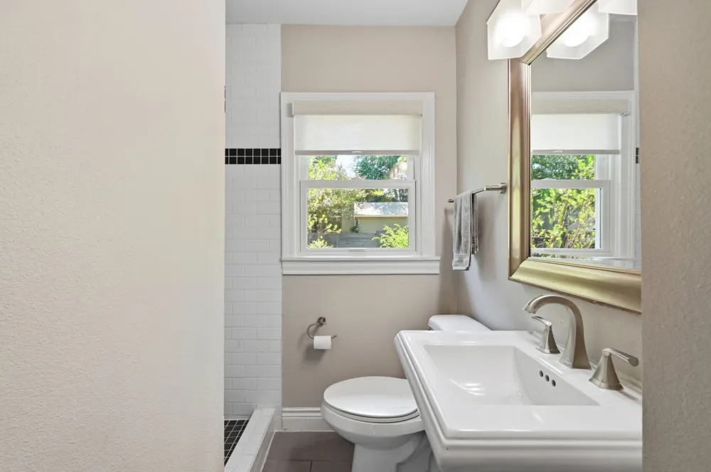 2111 W 12TH STREET Austin, TX 78703