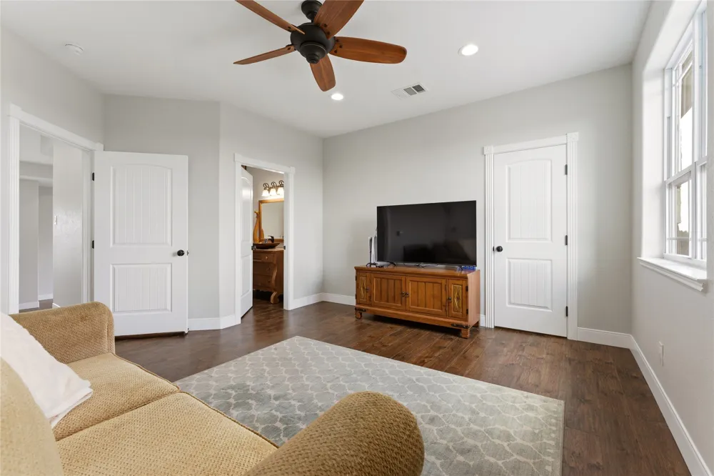 224 Liberty Bell Lane Dripping Springs, TX 78620