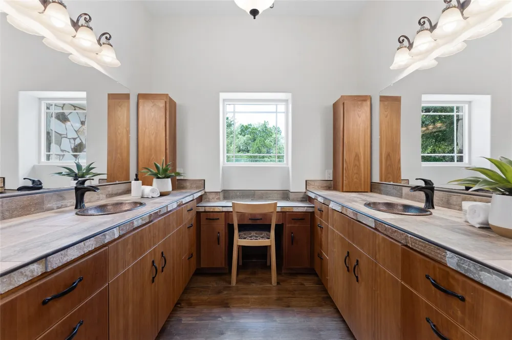 224 Liberty Bell Lane Dripping Springs, TX 78620