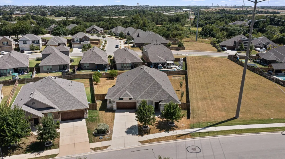 1205 Knowles Drive Hutto, TX 78634