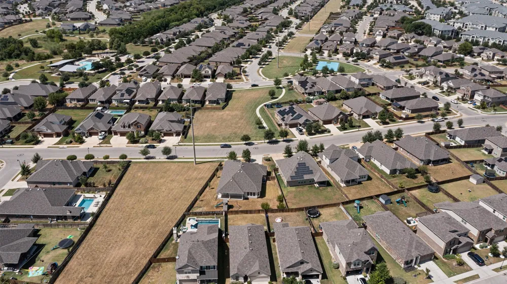 1205 Knowles Drive Hutto, TX 78634