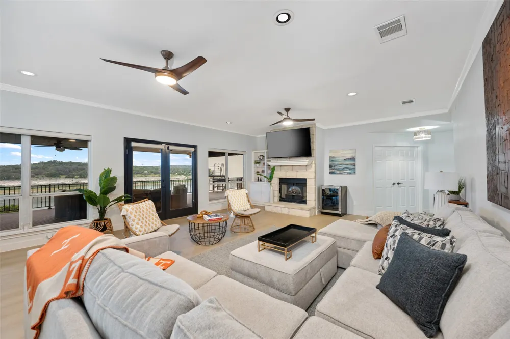 3008 Point Cove Lago Vista, TX 78645