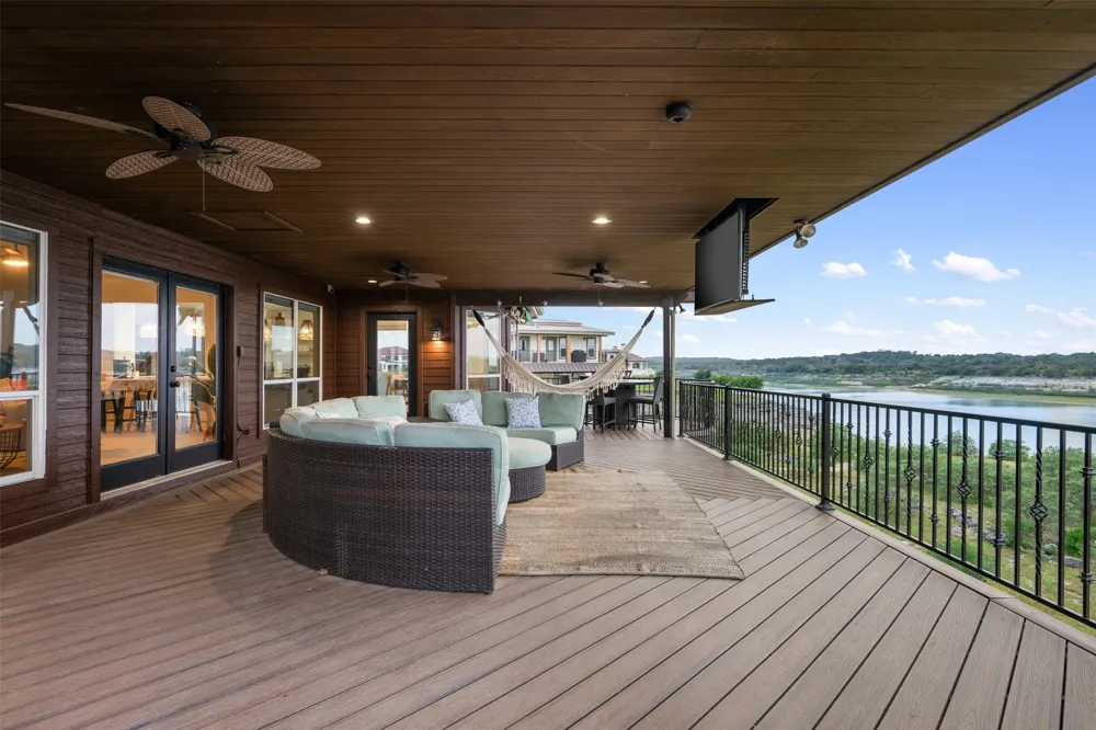 3008 Point Cove Lago Vista, TX 78645