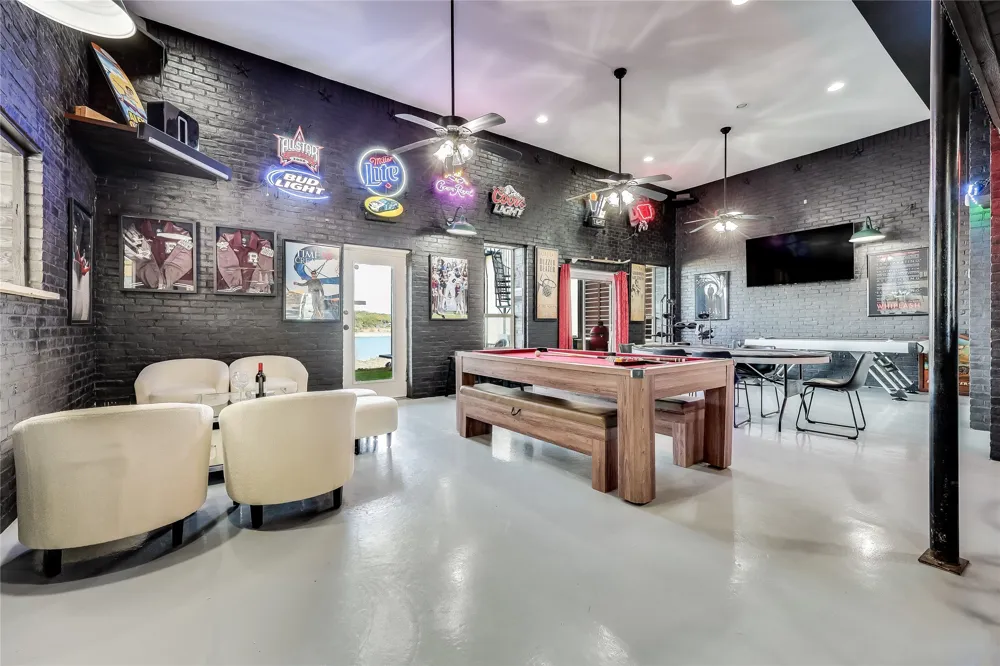 3008 Point Cove Lago Vista, TX 78645