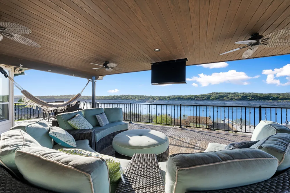 3008 Point Cove Lago Vista, TX 78645