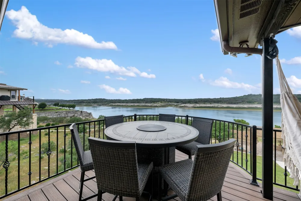 3008 Point Cove Lago Vista, TX 78645