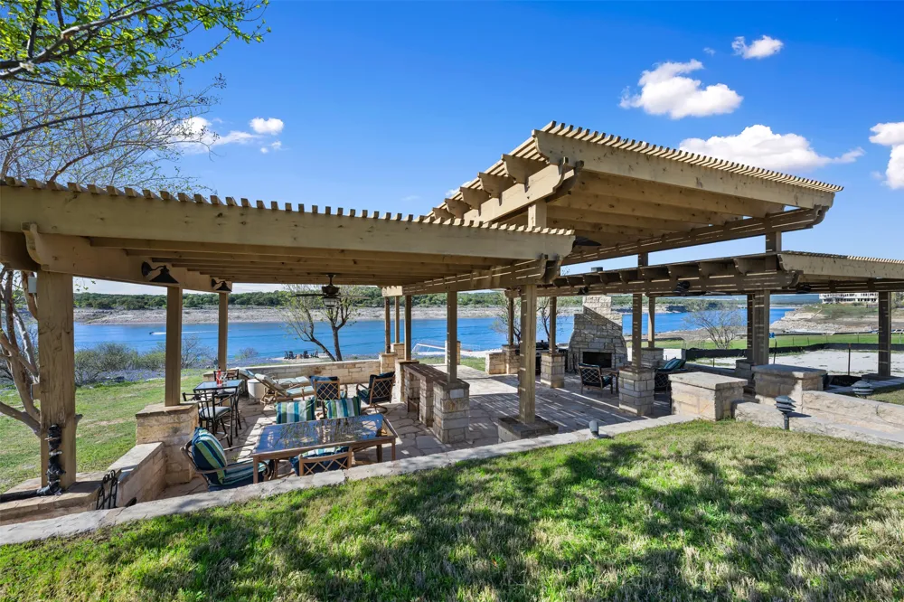 3008 Point Cove Lago Vista, TX 78645