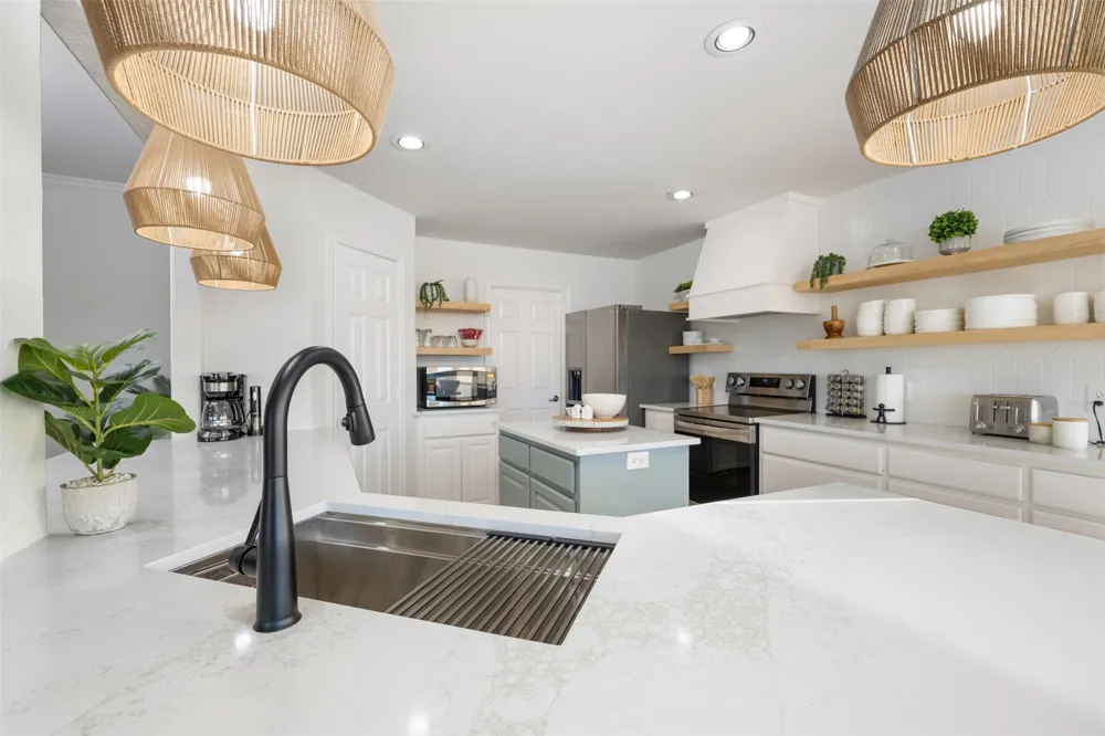3008 Point Cove Lago Vista, TX 78645