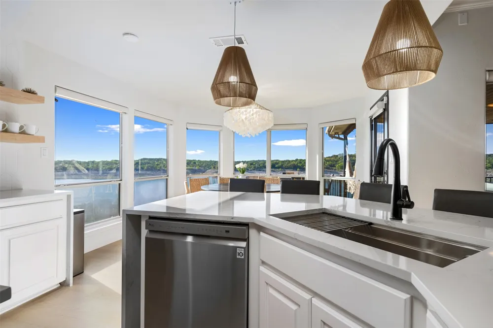 3008 Point Cove Lago Vista, TX 78645