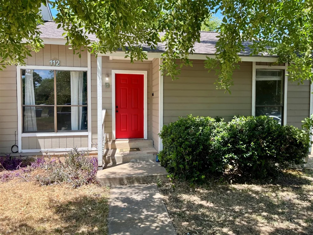 112 Hillside Cove #B Elgin, TX 78621