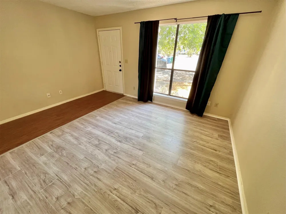 112 Hillside Cove #B Elgin, TX 78621