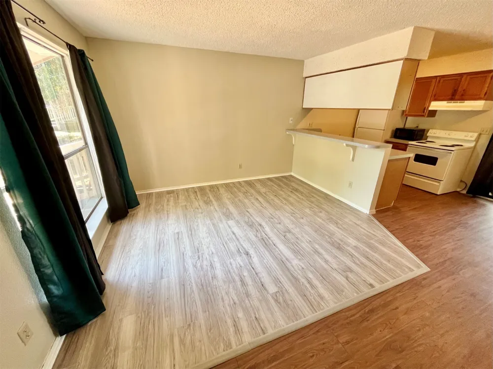 112 Hillside Cove #B Elgin, TX 78621