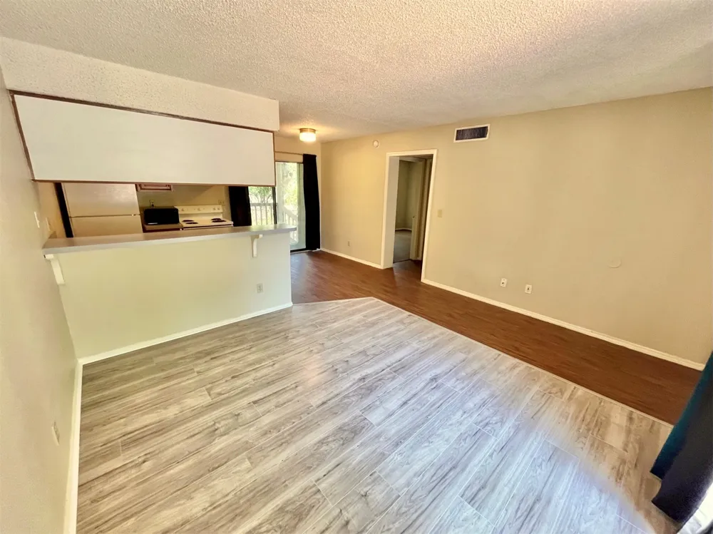 112 Hillside Cove #B Elgin, TX 78621
