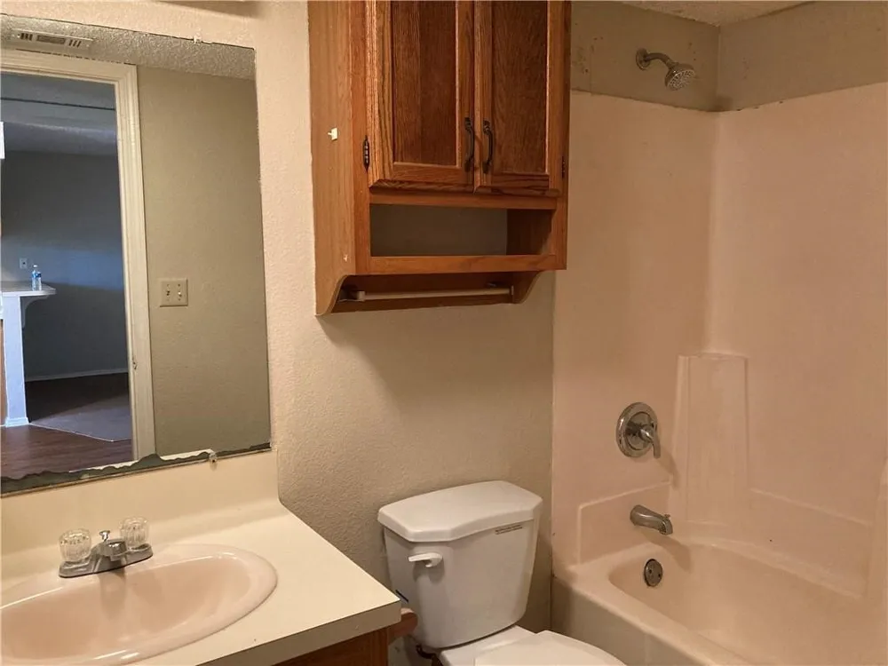 112 Hillside Cove #B Elgin, TX 78621