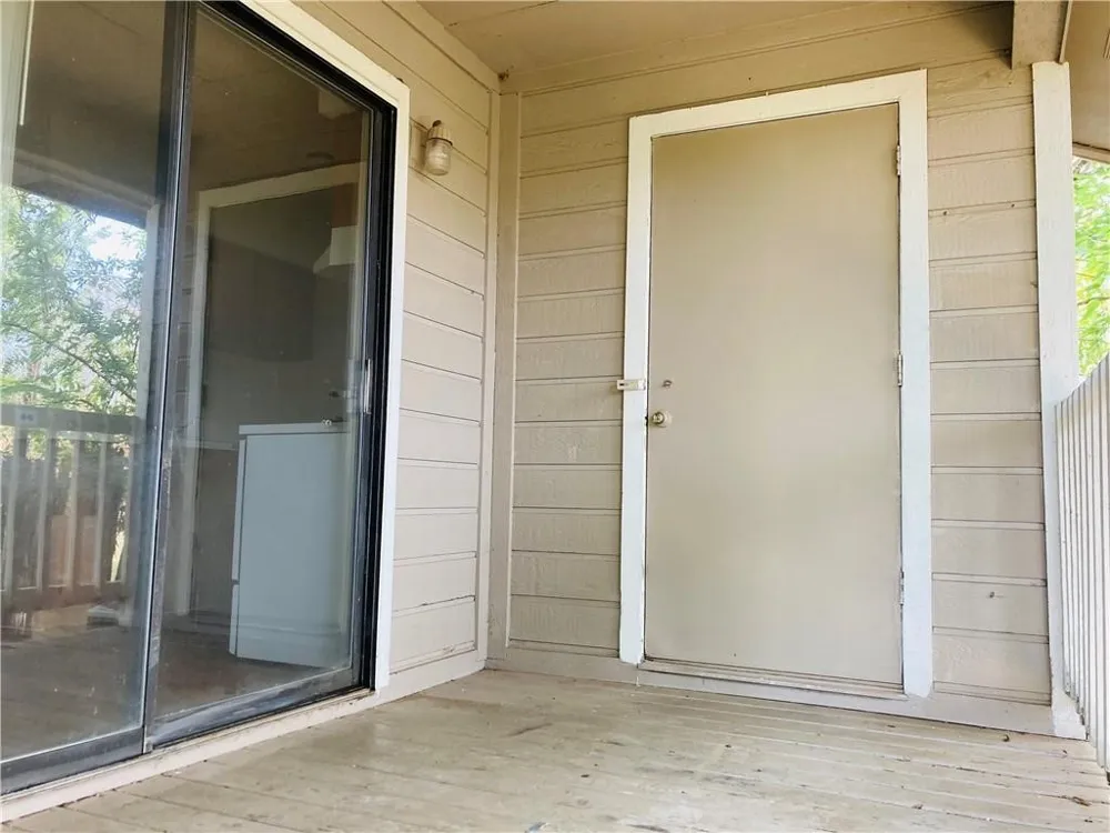 112 Hillside Cove #B Elgin, TX 78621