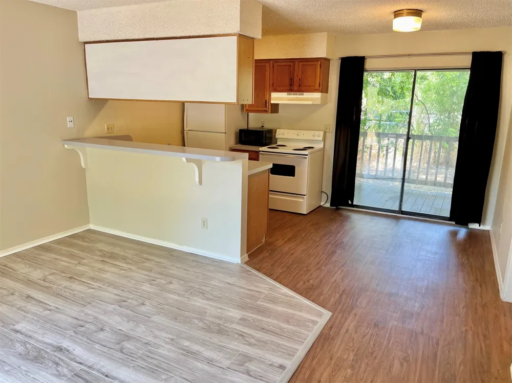 112 Hillside Cove #B Elgin, TX 78621