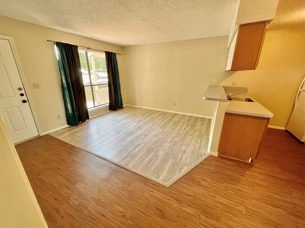 112 Hillside Cove #B Elgin, TX 78621
