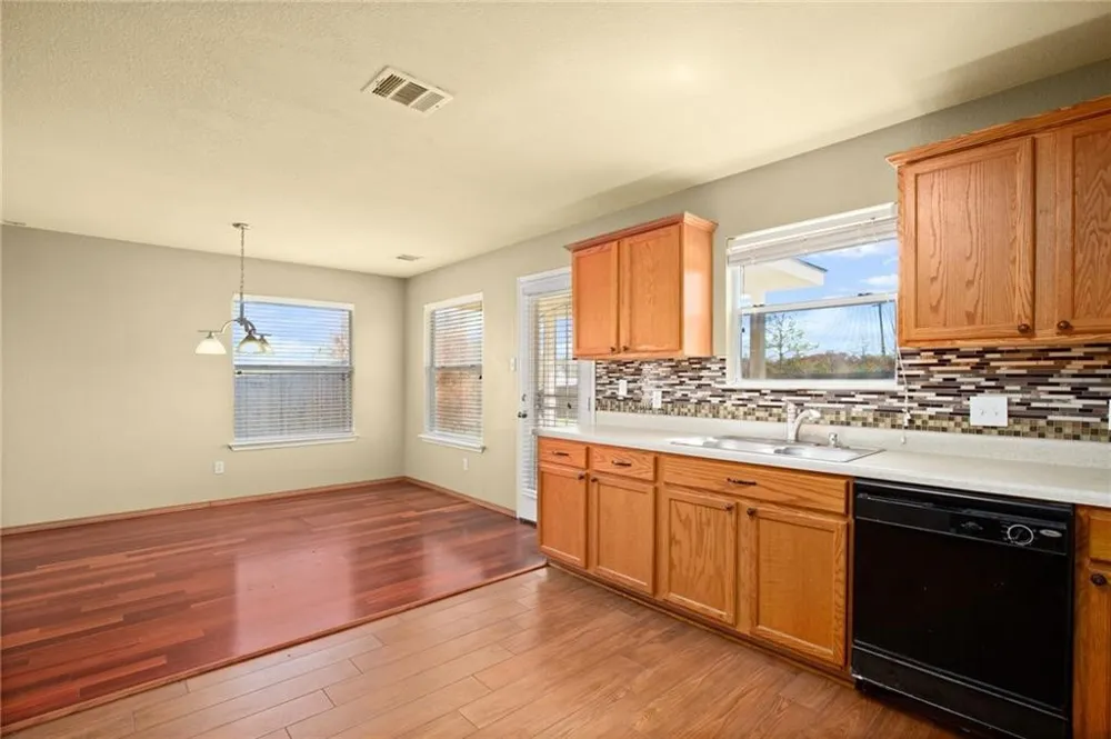 1825 Golden Sunrise Lane Pflugerville, TX 78660