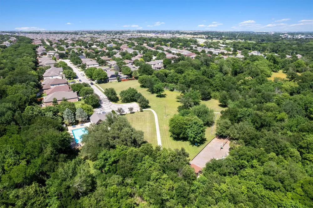 1049 Regency Lane Round Rock, TX 78665