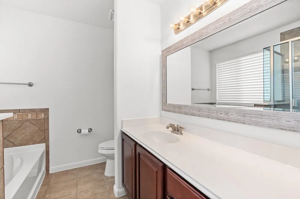 1049 Regency Lane Round Rock, TX 78665